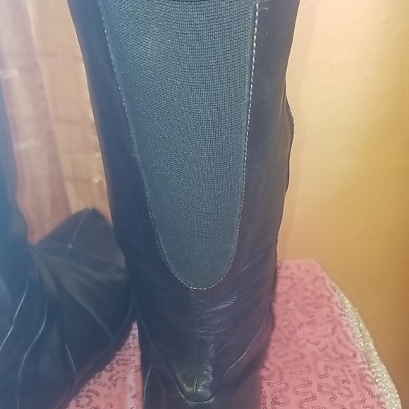 Boots - Picture 8 of 11